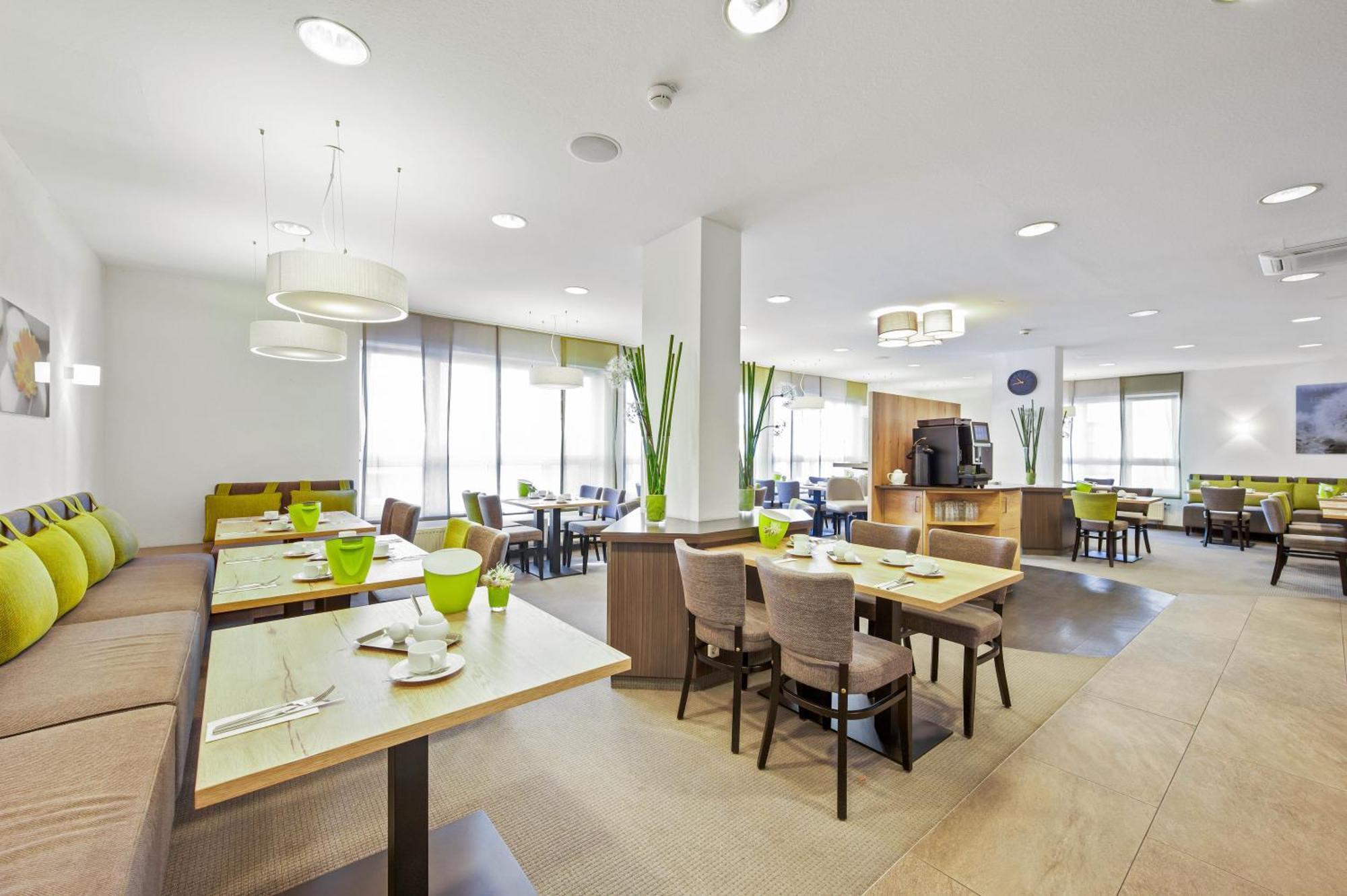 Best Western Hotel Favorit لودفيغسبرغ المظهر الخارجي الصورة