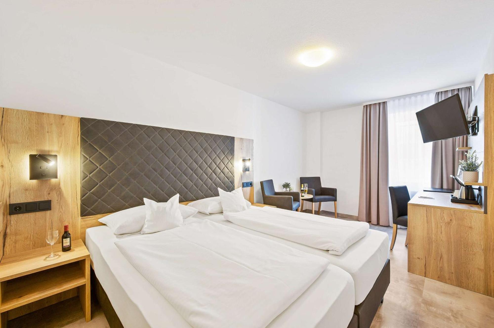 Best Western Hotel Favorit لودفيغسبرغ المظهر الخارجي الصورة