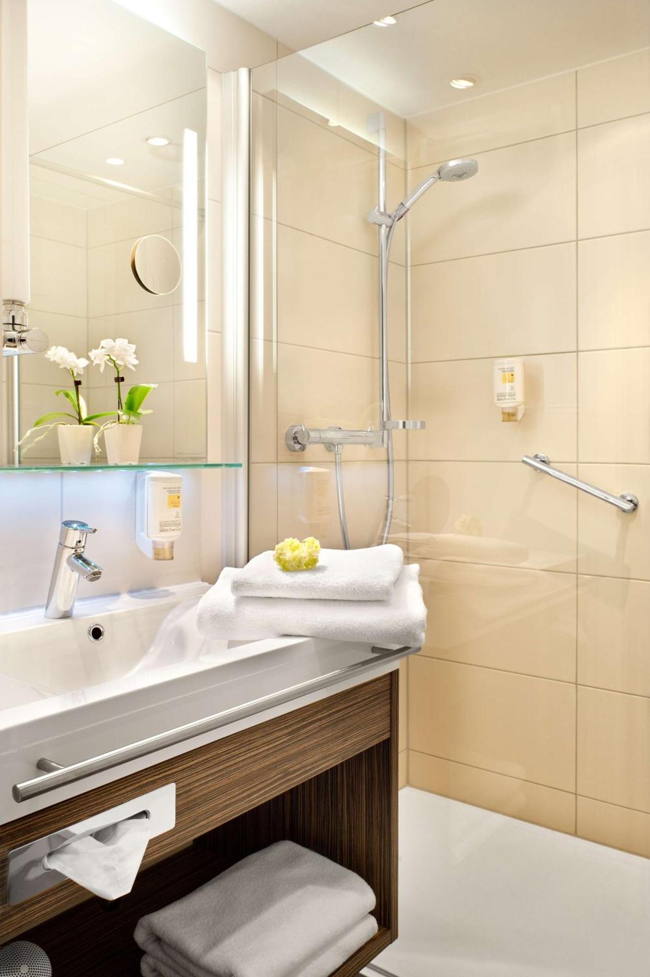 Best Western Hotel Favorit لودفيغسبرغ المظهر الخارجي الصورة