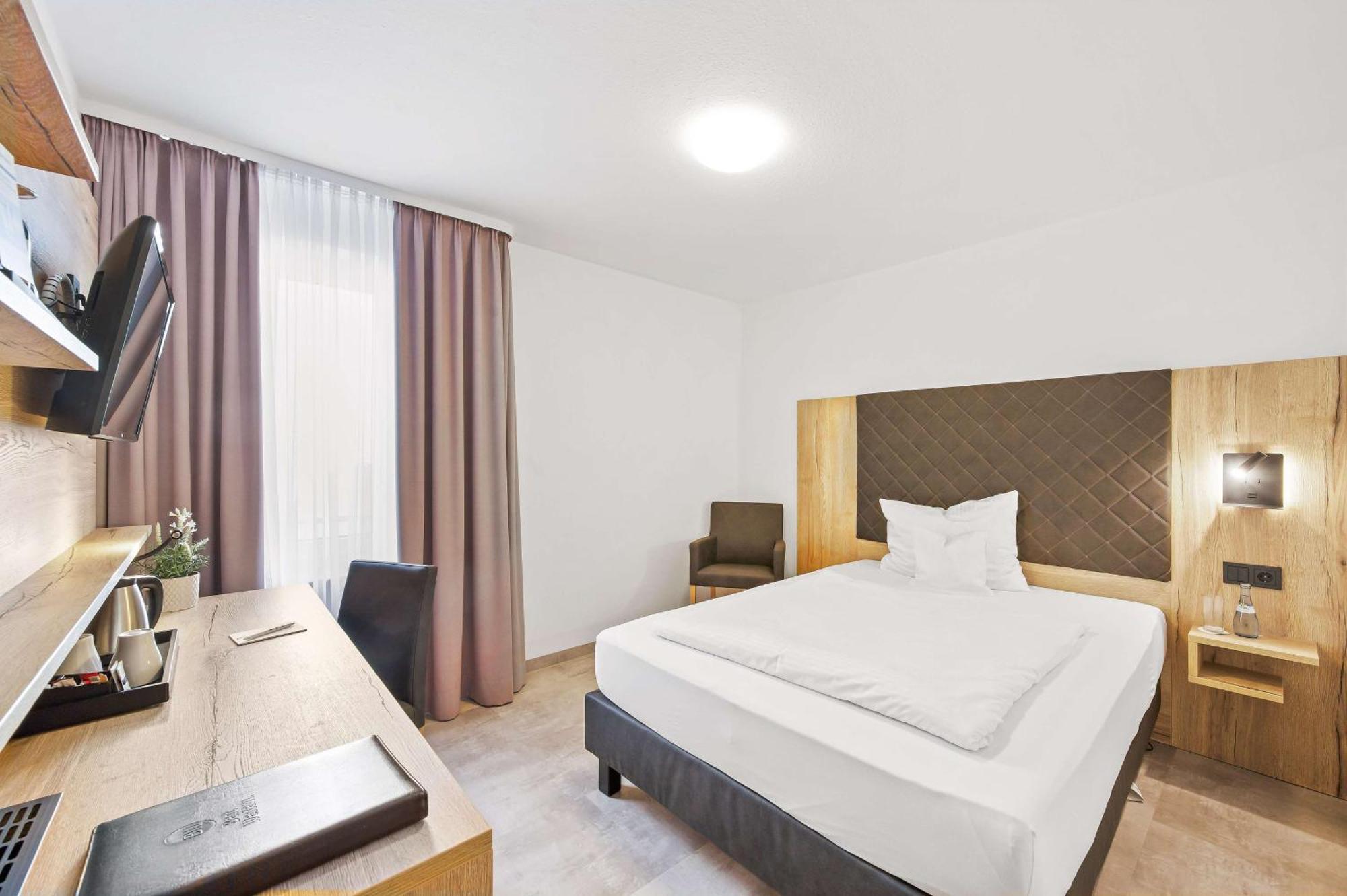 Best Western Hotel Favorit لودفيغسبرغ المظهر الخارجي الصورة