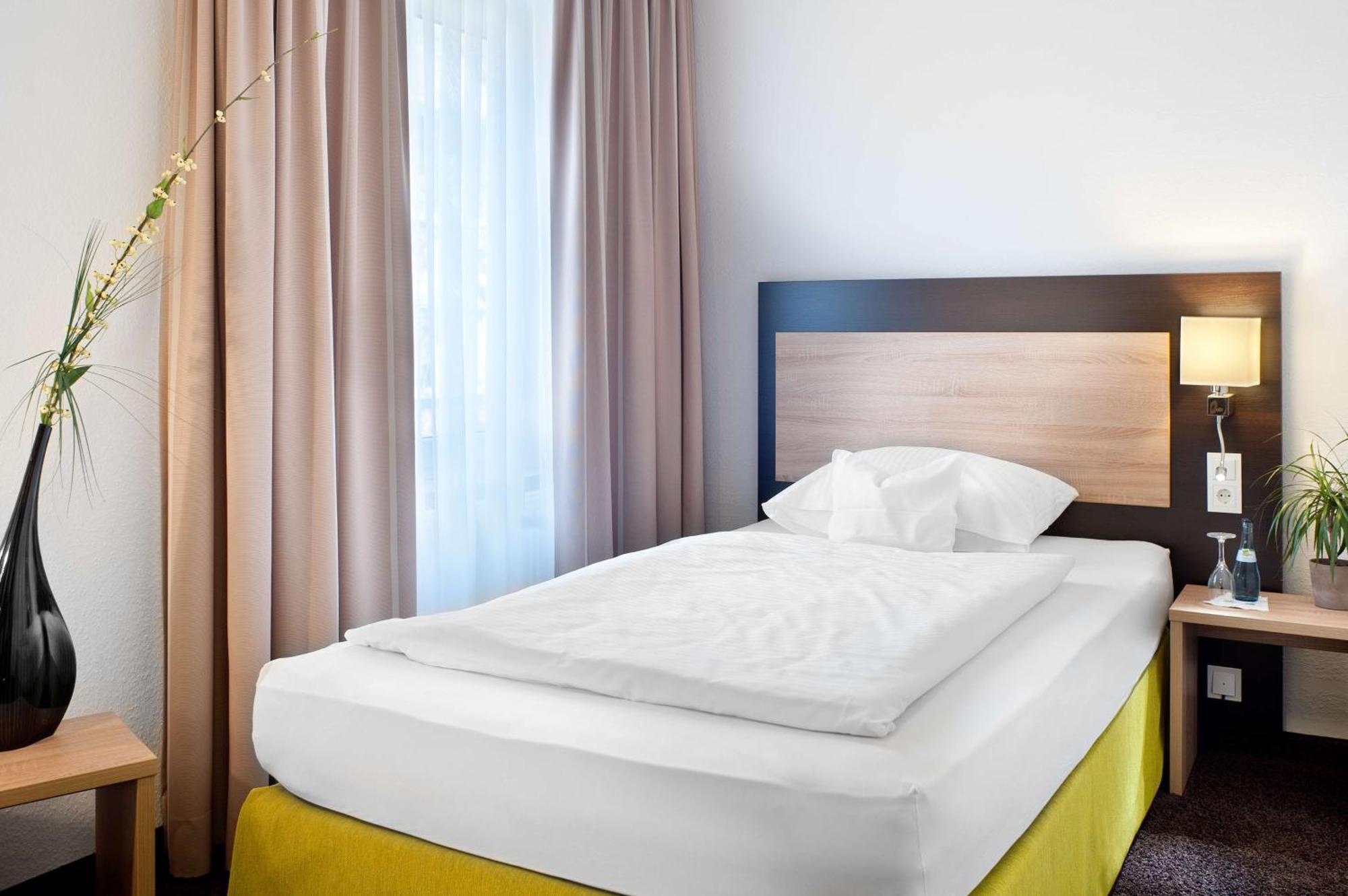 Best Western Hotel Favorit لودفيغسبرغ المظهر الخارجي الصورة