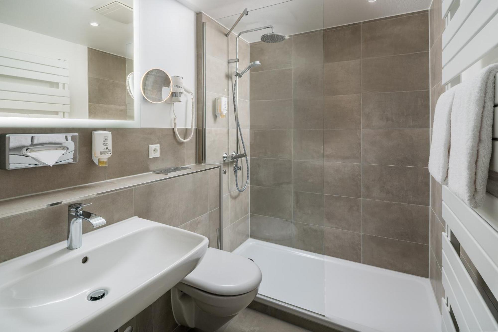 Best Western Hotel Favorit لودفيغسبرغ المظهر الخارجي الصورة