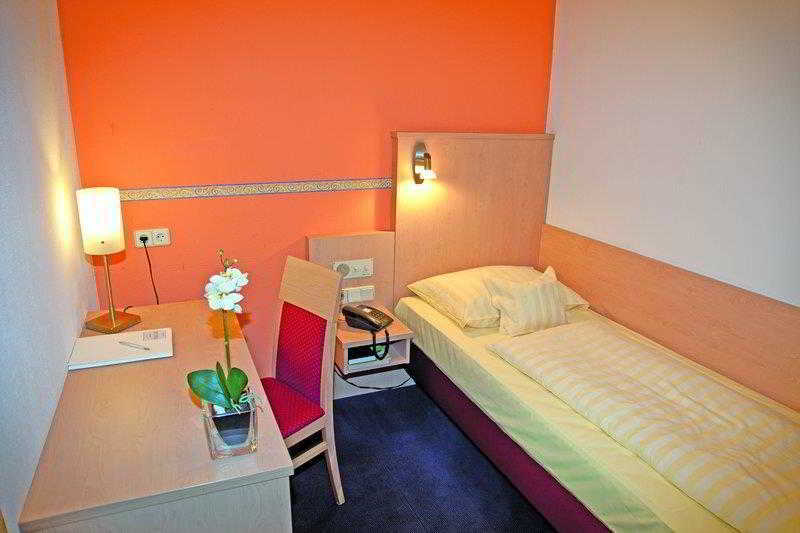 Best Western Hotel Favorit لودفيغسبرغ المظهر الخارجي الصورة