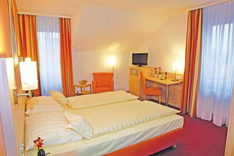 Best Western Hotel Favorit لودفيغسبرغ المظهر الخارجي الصورة